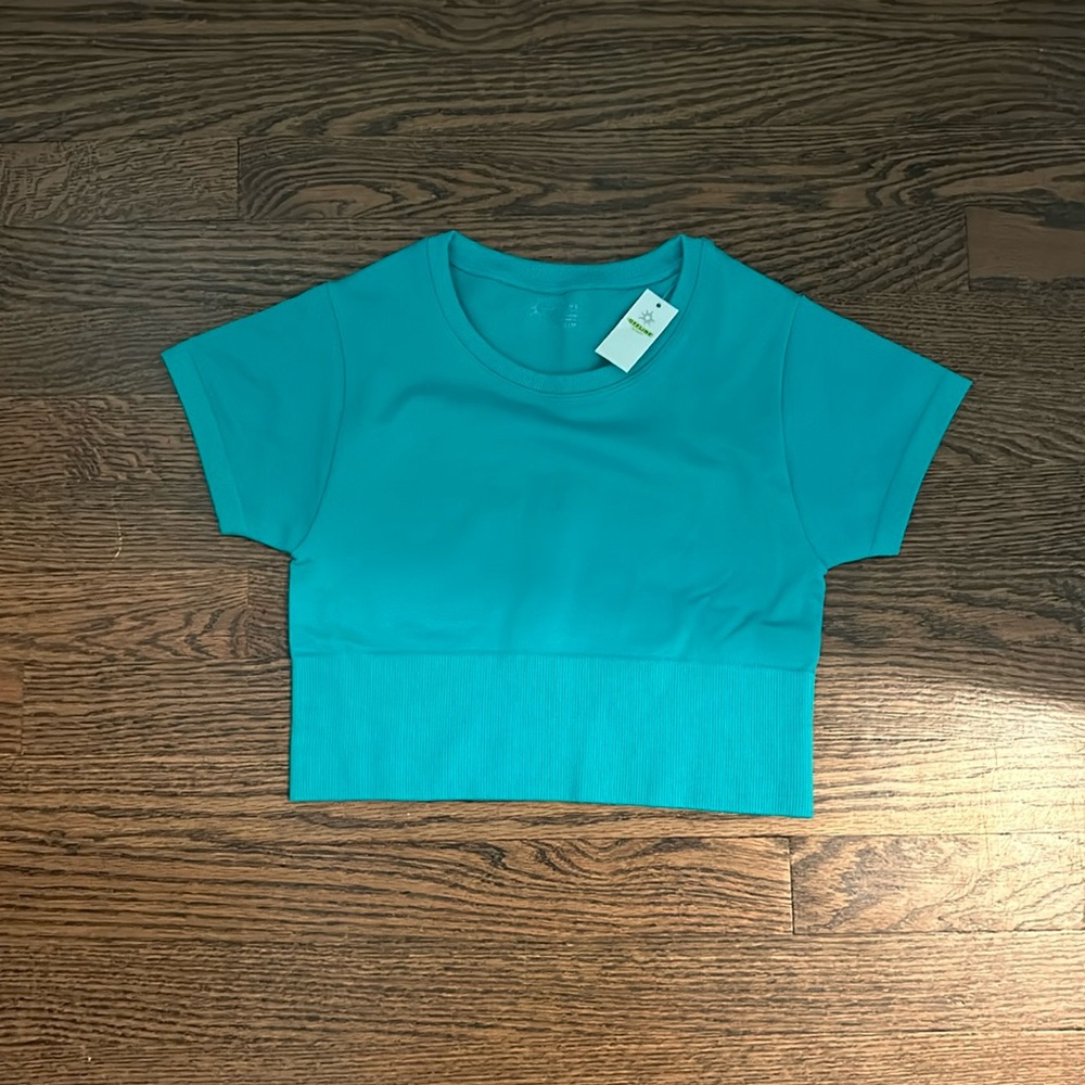 Green aeire top